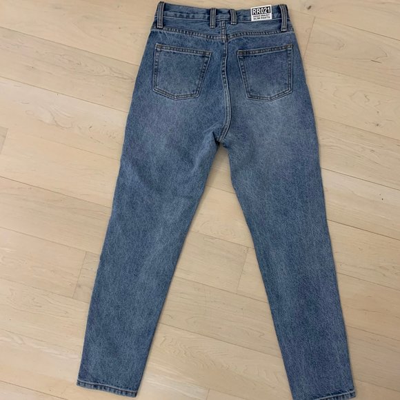 Brandy Melville Jane Denim Light Wash Jeans - Picture 2 of 2